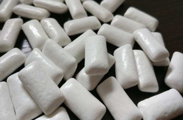 chewing-gum chewing-gum